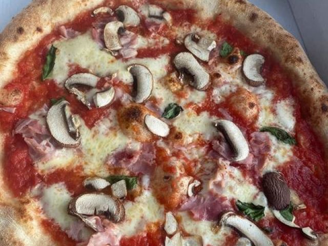 two-tozzers-pizza (37)-kireth-ai